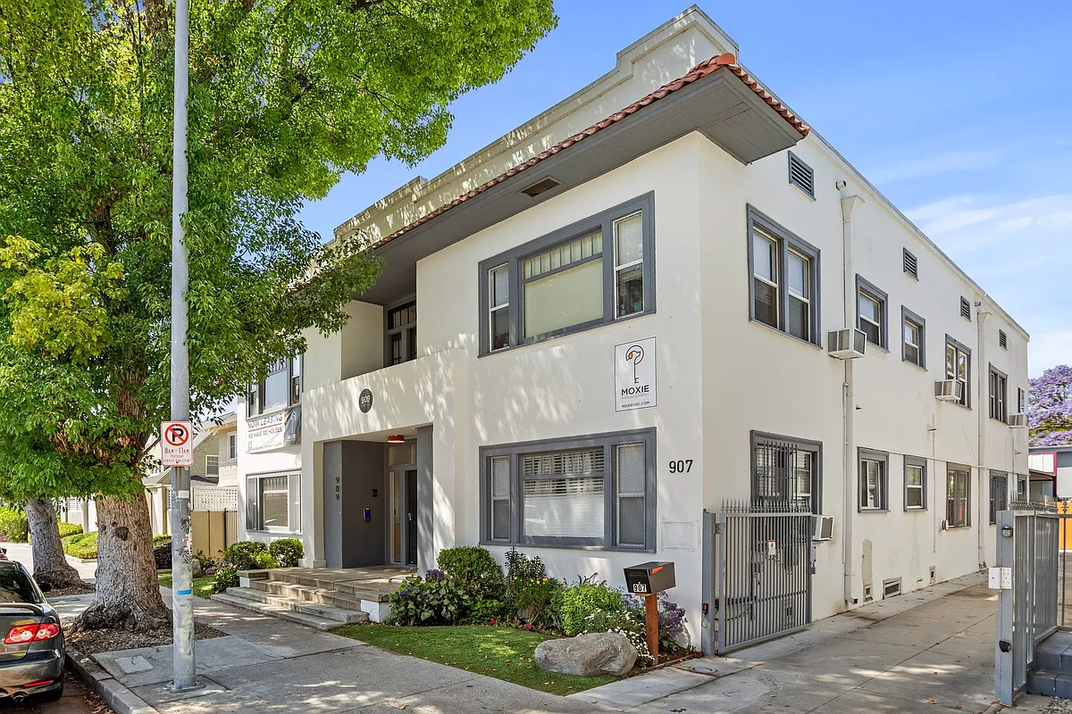 Building Photo - 909 W 30th St