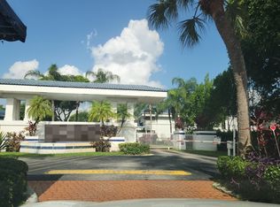 241 NE 212th St, North Miami Beach, FL 33179
