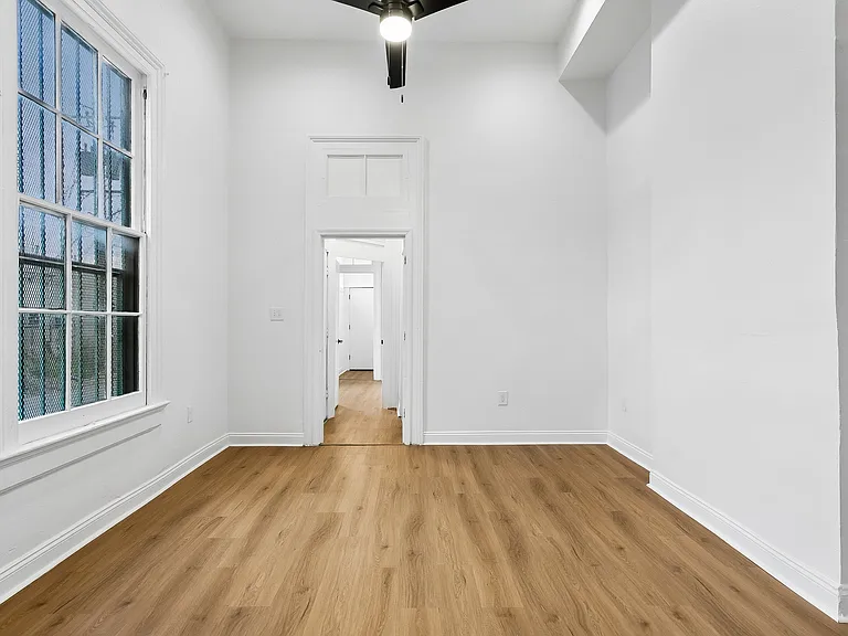 1200 Simon Bolivar Ave — Photo 10