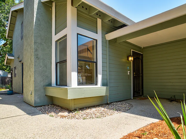 489 Cool Wind Way — Photo 11