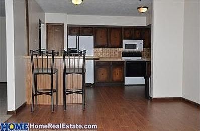 3rd image of 900 Cobblestone Dr