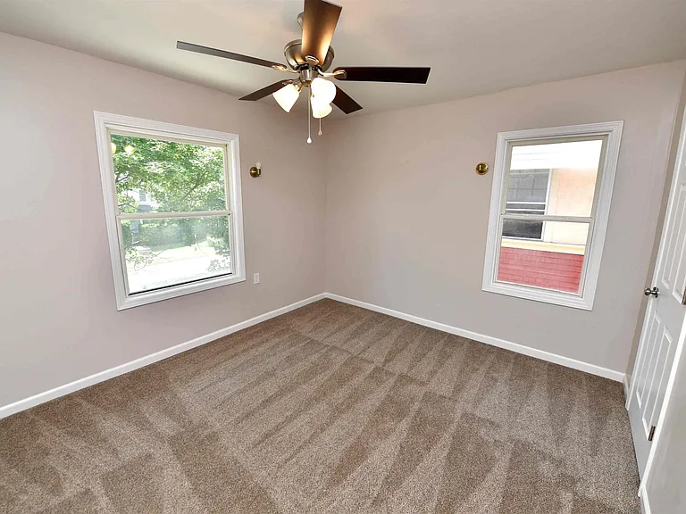 1027 N University St — Photo 33