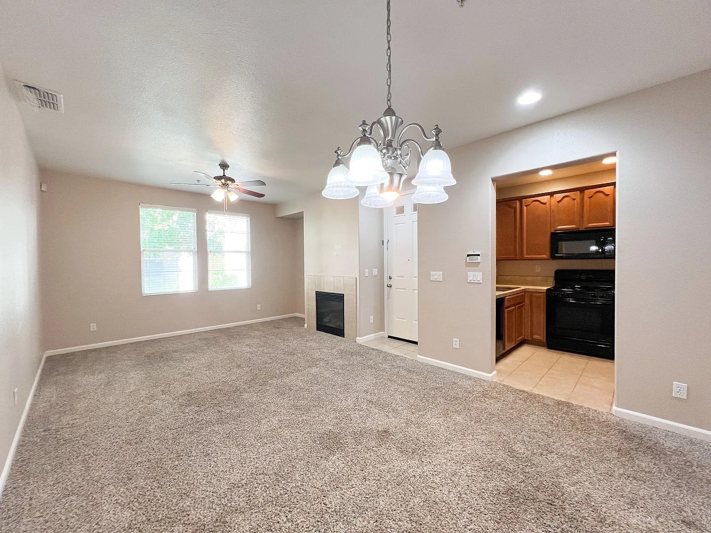 3 Bed, 2 Bath Condo in Elk Grove — Photo 4