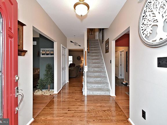 4th image of 440 Sunny Ridge Rd