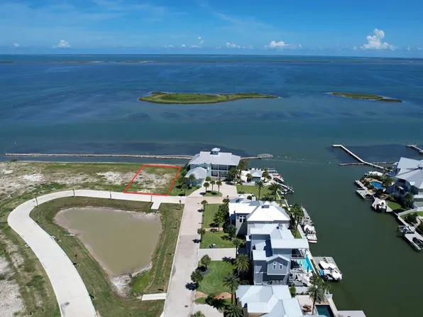 1002 N Isle Dr, Rockport, TX 78382