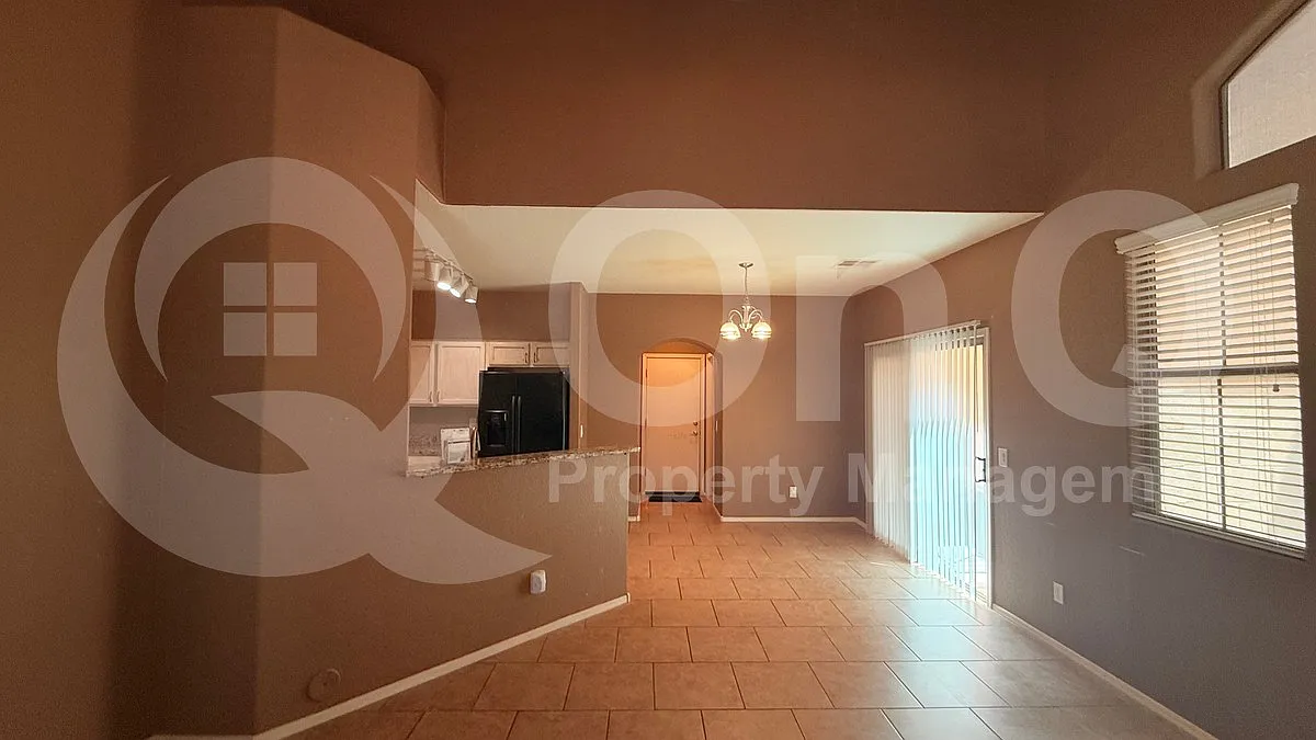 3 bed, 2.5 bath, 1201 sqft, $1,999 — Photo 3