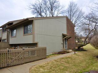 526 Yosemite Ct, Roselle, IL 60172