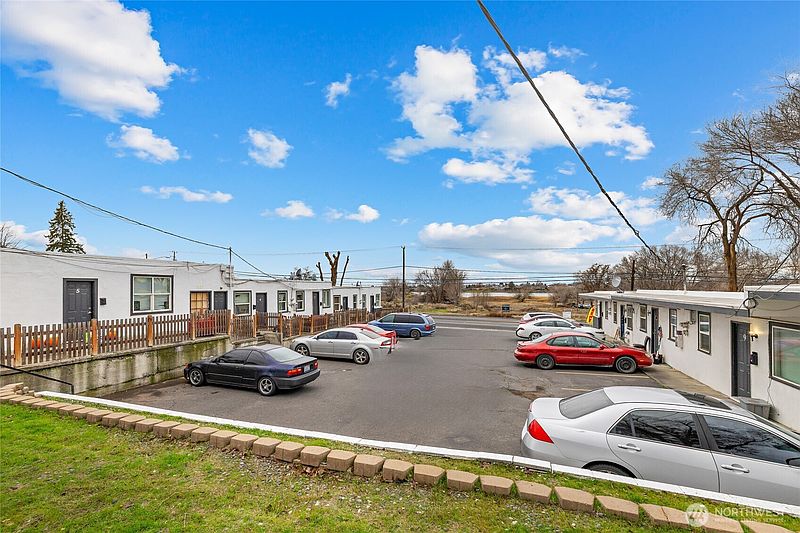 2nd image of 1029 S Division Street