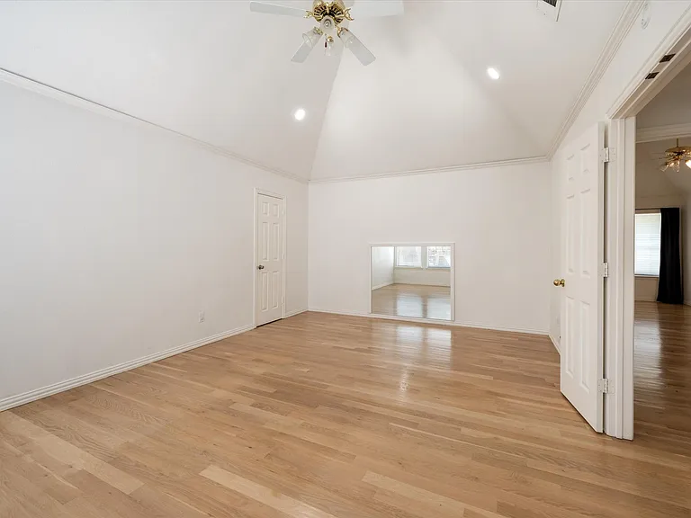 1004 Chimney Hill Trl — Photo 31
