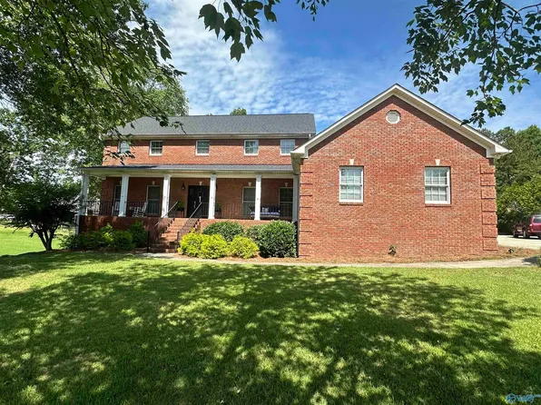 1958 Autumn Creek Dr NE, Arab, AL 35016