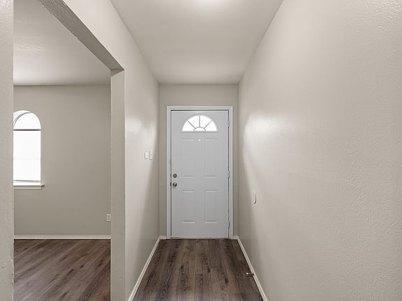 4th image of 2510 S Fielder Rd