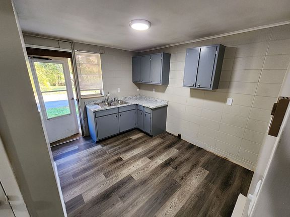 3rd image of 1139 S Main St APT 5