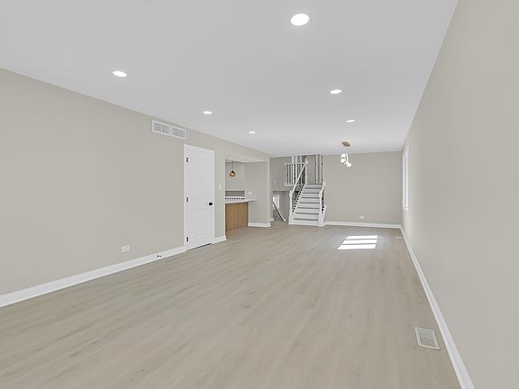 3rd image of 1059 Cleveland Ave