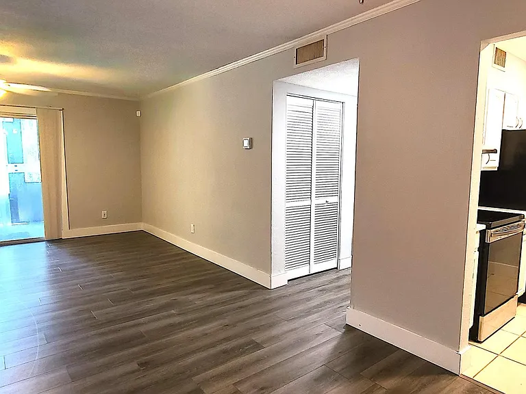 6519 W Newberry Rd #702 — Photo 8