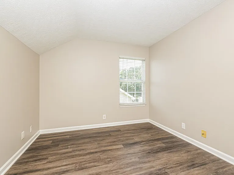 1502 Killarney Dr — Photo 13