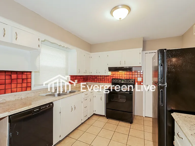 8716 Kentucky Ave — Photo 7