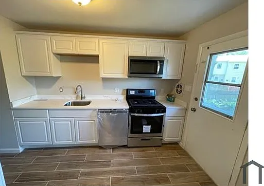 8206 Stewarton Ct — Photo 5
