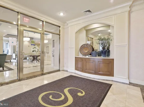 11776 Stratford House 806, Reston, VA 20190