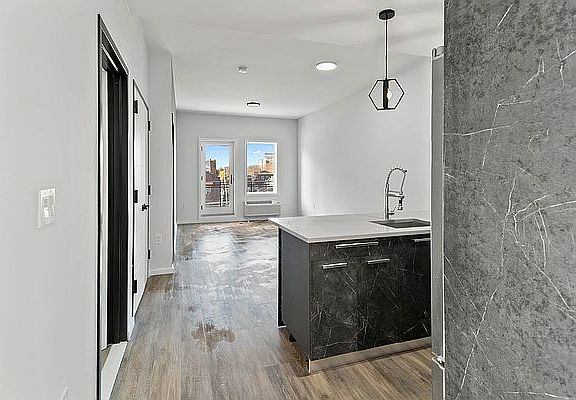 5th image of 2733 E 12th St #8A