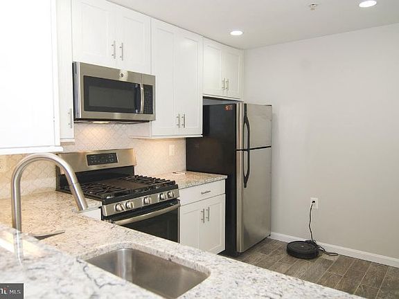 3rd image of 15305 Diamond Cove Ter #7-L