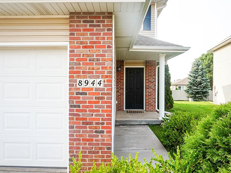 8944 Sicily Ln — Photo 2