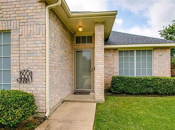 5th image of 1330 Meadow Creek Dr