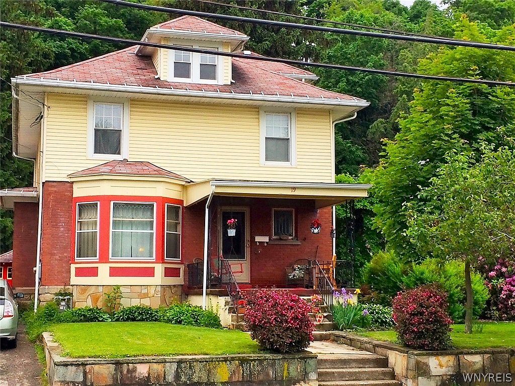 19 Parkway Ave, Silver Creek, NY 14136 | Zillow