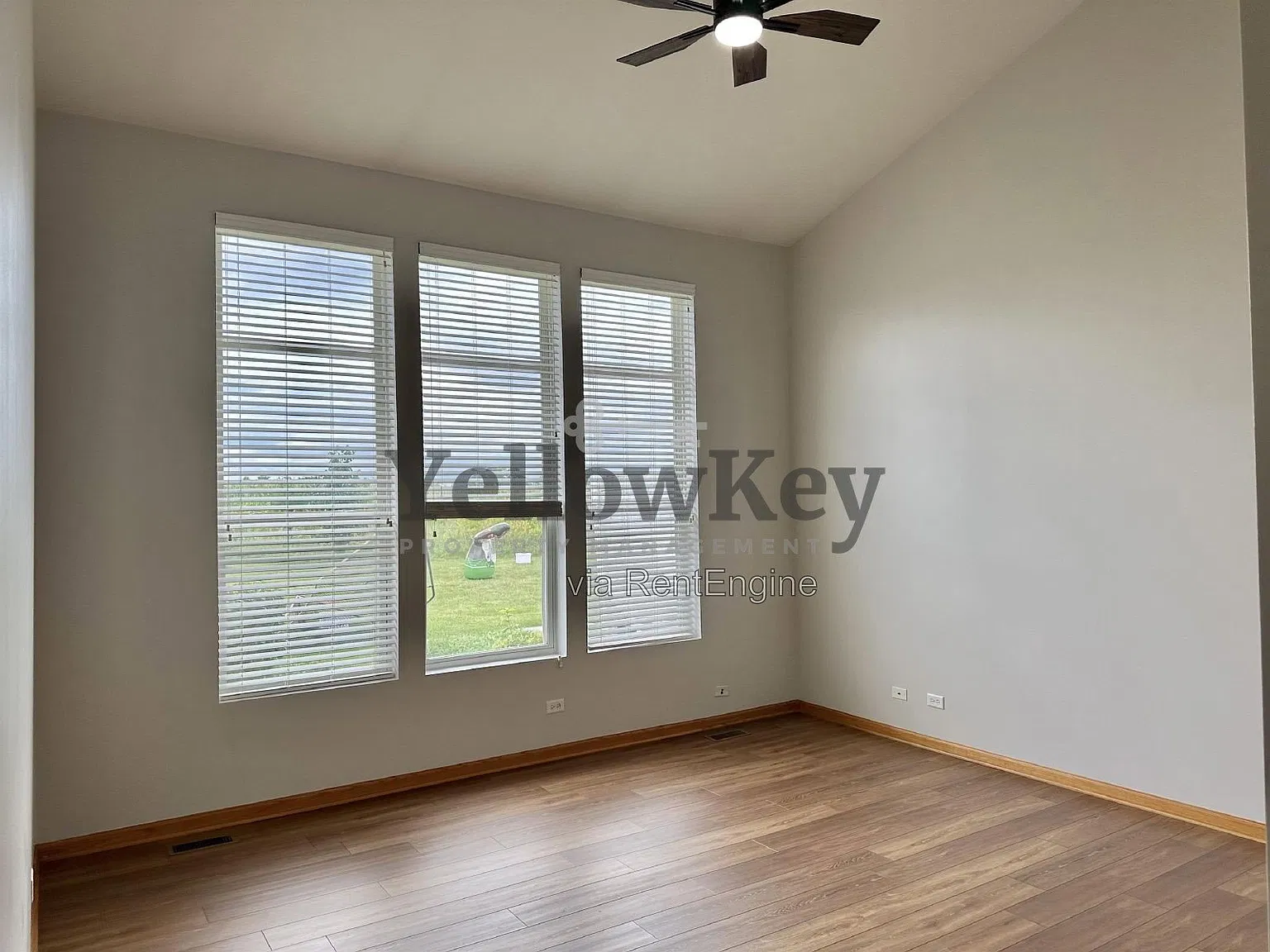 3 bed, 2.5 bath, 2200 sqft, $2,350 — Photo 4