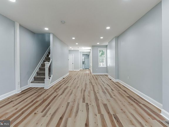 4th image of 214 N Van Buren St