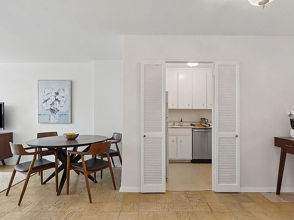 3rd image of 130 E 18th St APT 7U