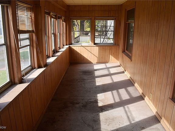 2nd image of 328 W Delason Ave