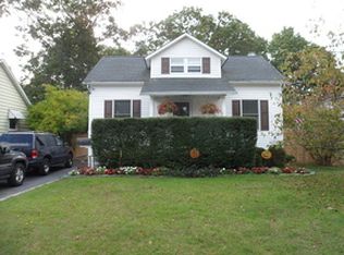 74 Spruce St, Islip, NY 11751