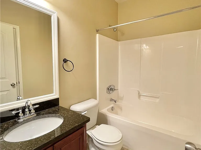 642 Regimental Dr — Photo 16