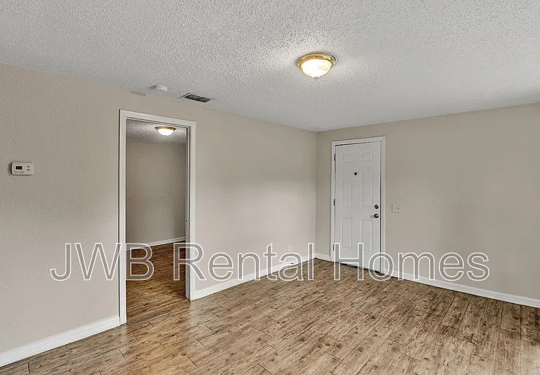 485 W 58th St — Photo 8