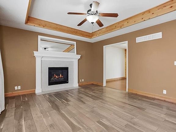 4th image of 421 Golfview Dr