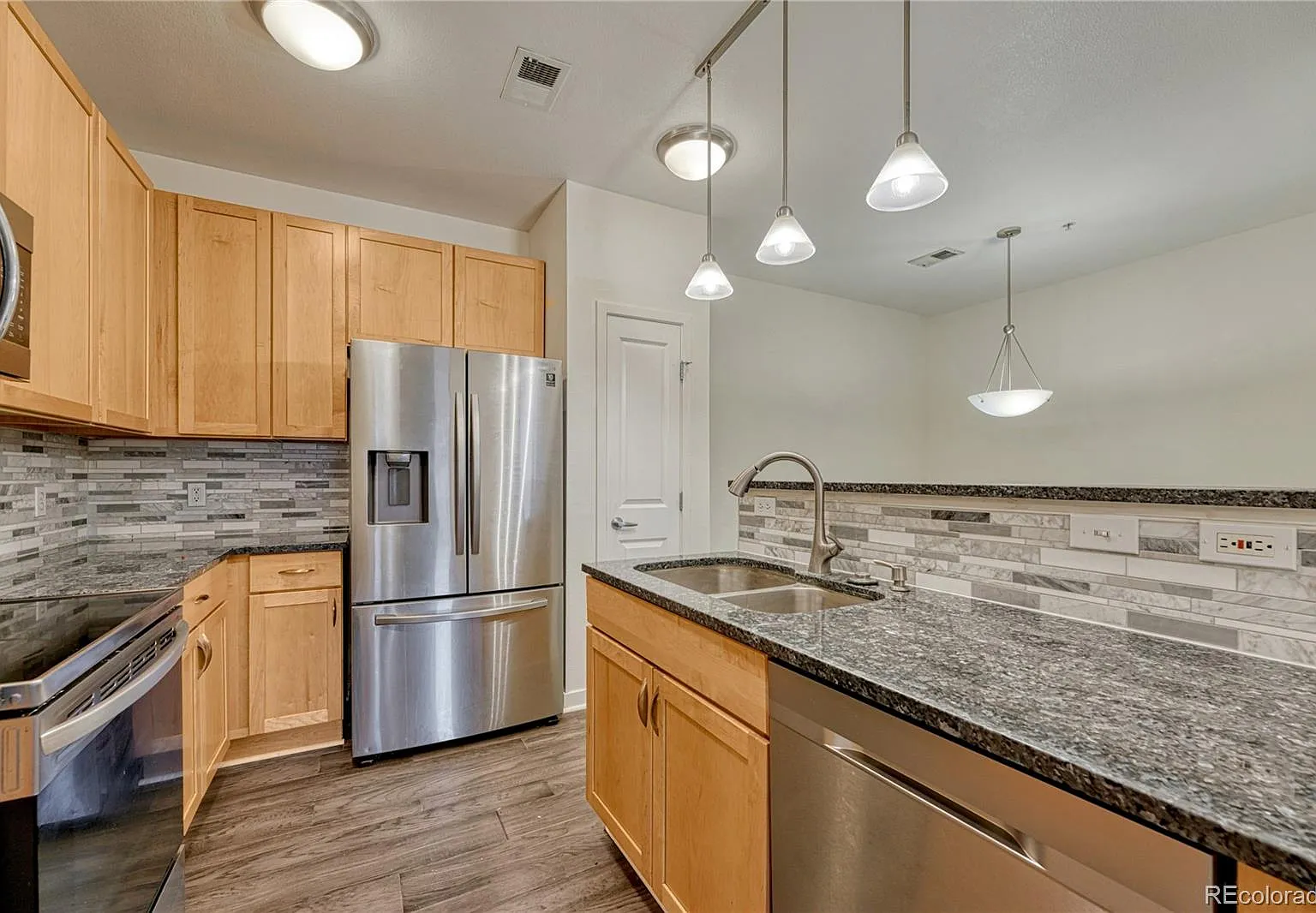 3 bed, 2.0 bath, 1133 sqft, $2,999 — Photo 2