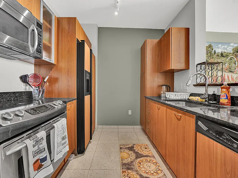 100 NE 6th St #203 — Photo 10