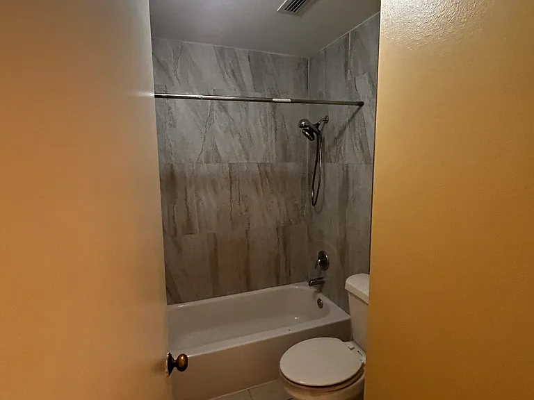 8039 SW 21st Ct — Photo 4