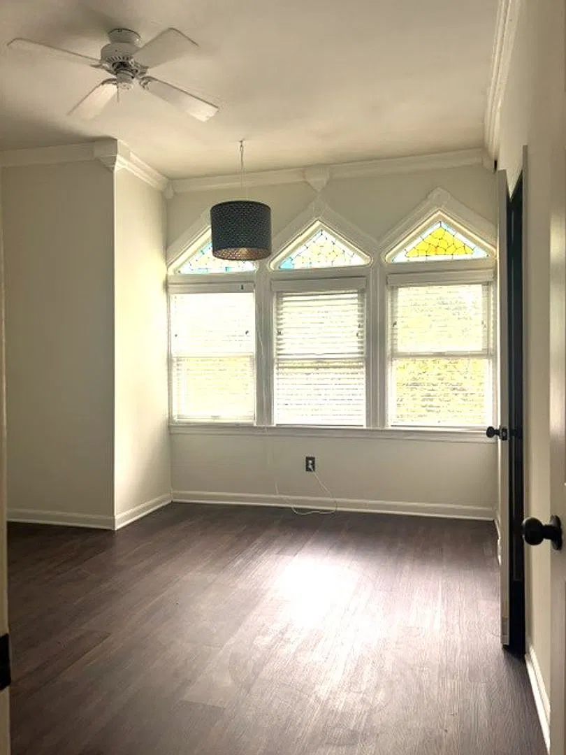 Beautiful 1 Bedroom Apartment — Photo 2