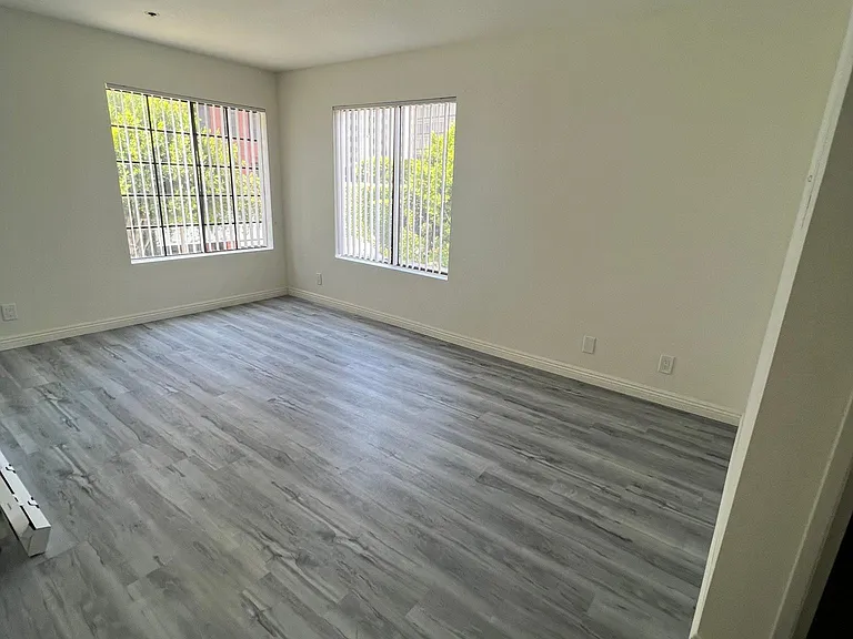 10916 Ashton Ave #101 — Photo 8