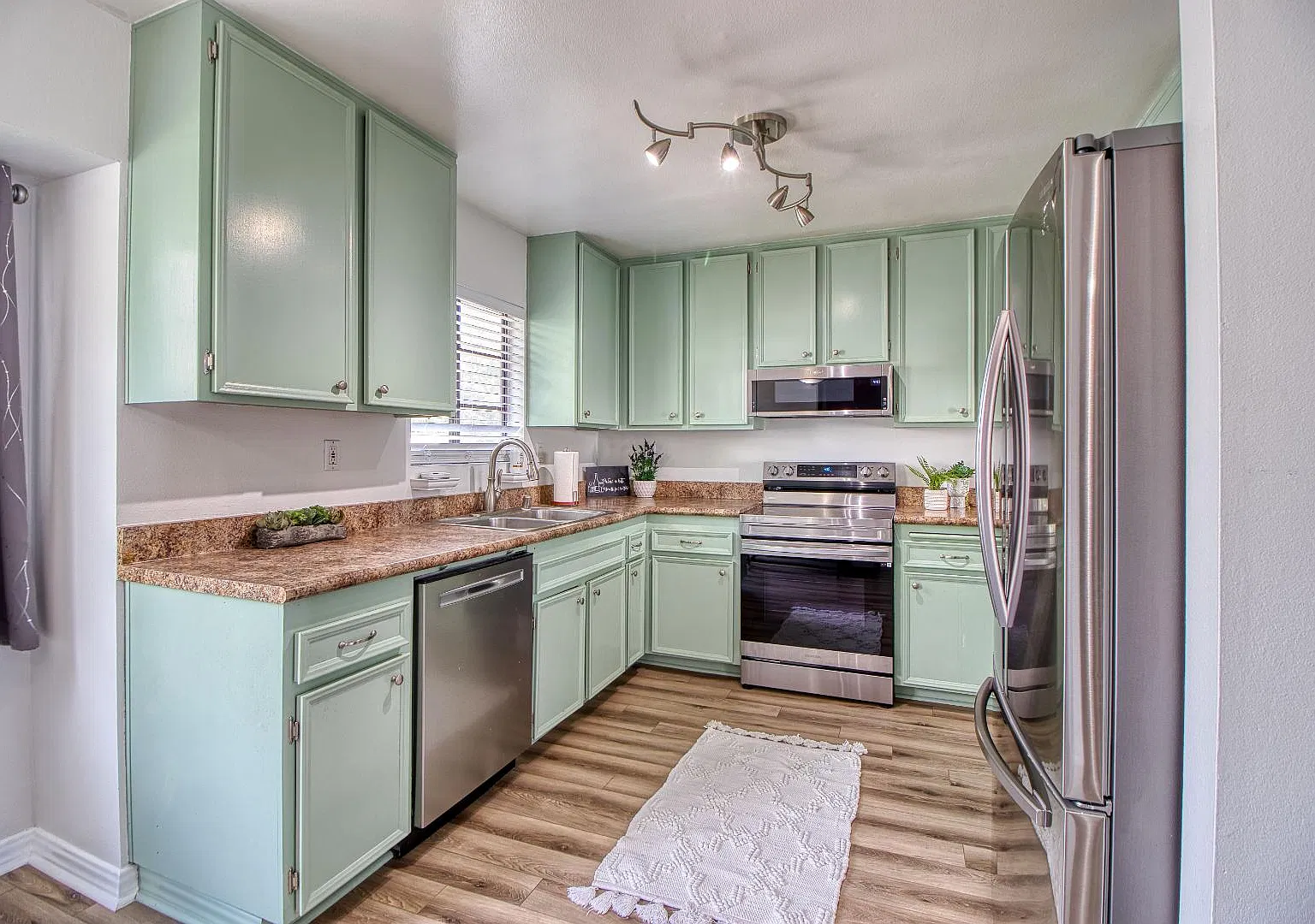 215 Camlau Dr Unit B - 215 Camlau Dr #B — Photo 3