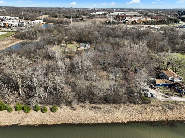 4S069 Barclay Ave #1, Naperville, IL 60563