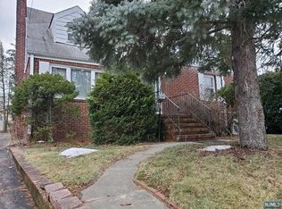 376 Floral Ln, Saddle Brook, NJ 07663