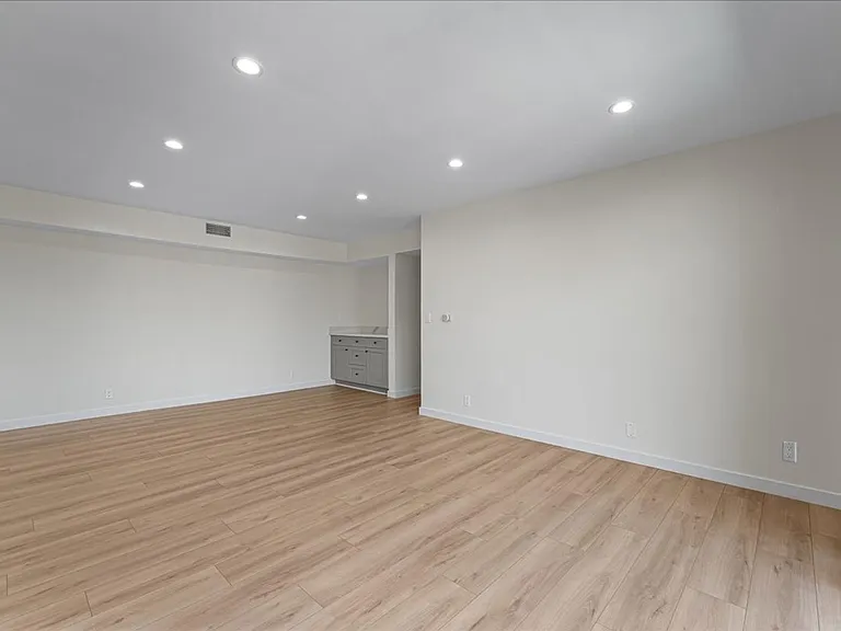 17424 Burbank Blvd #205 — Photo 8