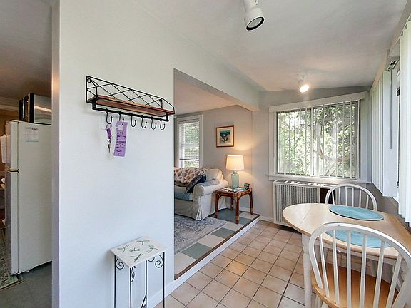 5th image of 33 Warren Ave