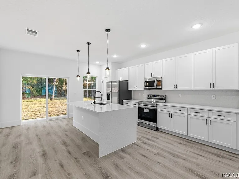 7047 N Lime Dr — Photo 9