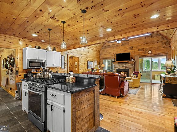 4th image of 557 Walnut Grove Ln