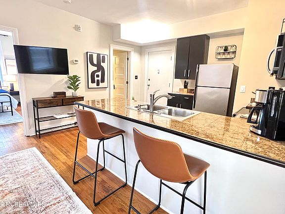 5th image of 201 W 5th Ave APT 4