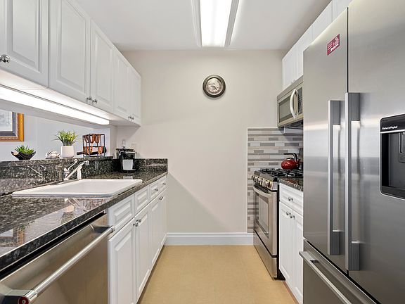 5th image of 404 E 76th St APT 11C
