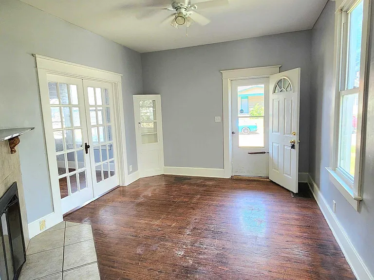1421 E Sycamore St — Photo 4